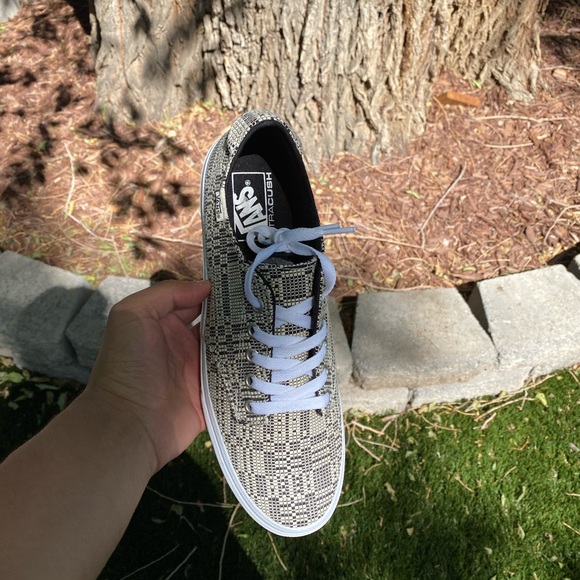 Vans - Picture 2 of 2